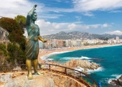 Leto 2024, letovanje - Ljoret de Mar - Hoteli: Dona Marinera - bronzana statua ribareve žene