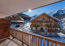 Zimovanje 2025, skijanje - Les Orres - Hoteli: Hotel Chalets de Bois Mean 3*