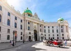 Vikend putovanja - Beč - : Hofburg Michaelerplatz